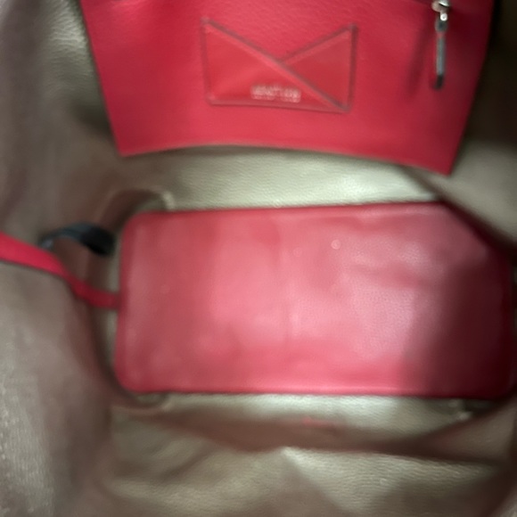 Kenneth Cole Reaction New York, Gorgeous, red, key hook on side - Picture 5 of 5